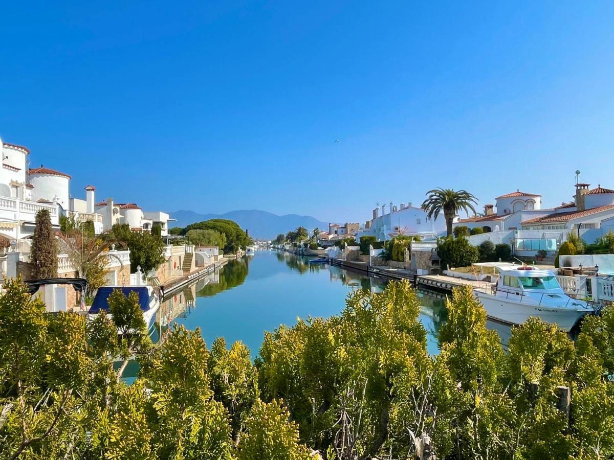 Apartamento Vistas Al Mar Aire Acondicionado Wifi Empuriabrava Bagian luar foto